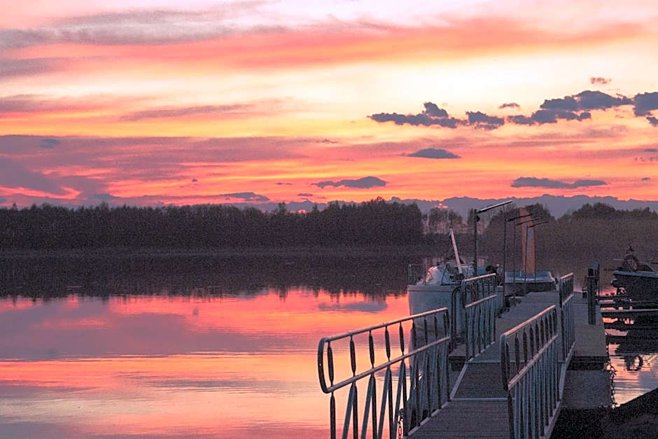 Beztroska Zatoka - ośrodek wypoczynkowy Jacuzzi & Sauna