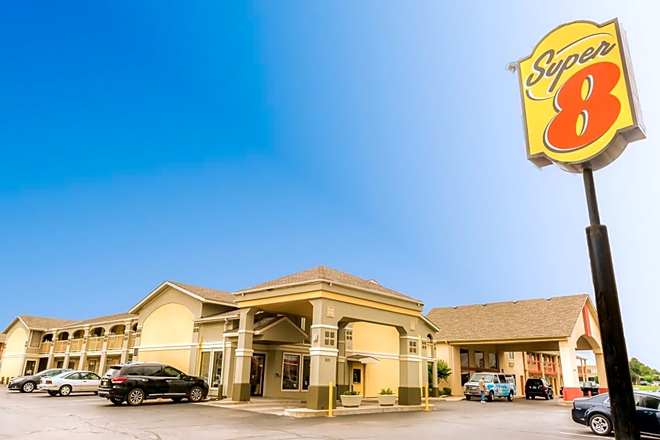 Super 8 by Wyndham Oklahoma Airport Fairgrounds West