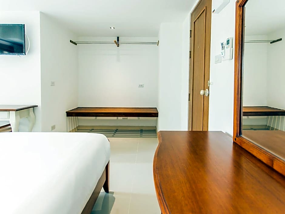 Photo 1 of 11 of Deluxe 2 Beds, Balcony
