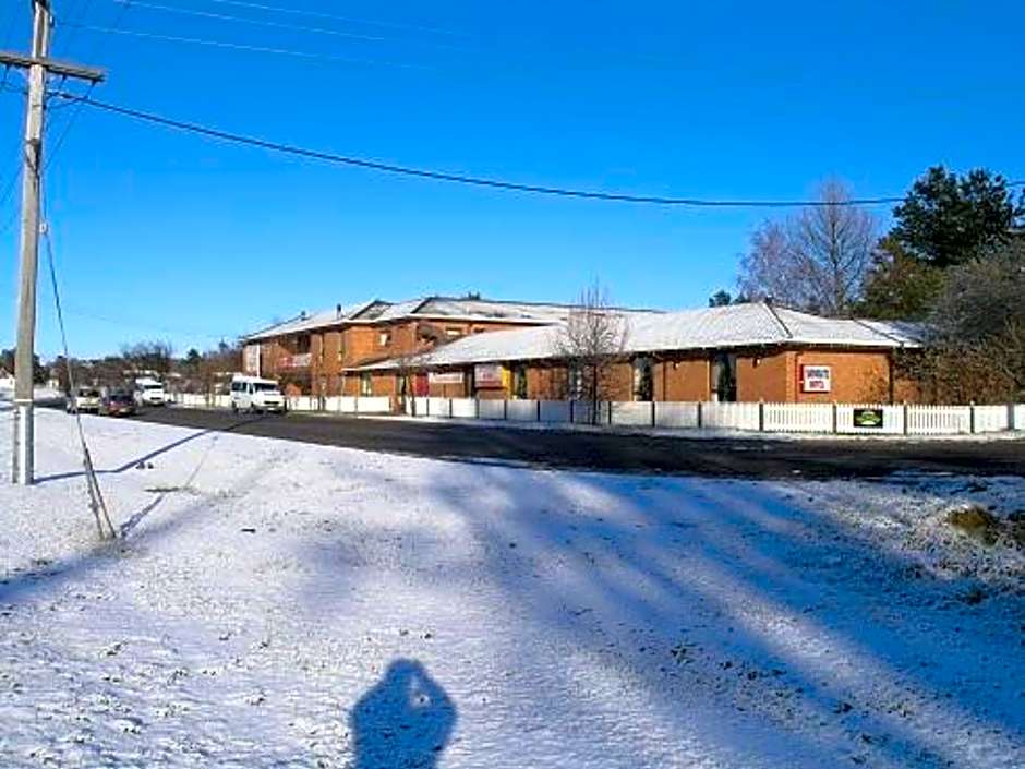 Snowgate Motel + Apartments