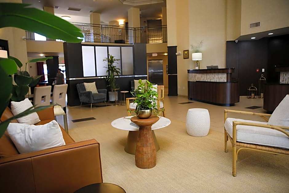 Holiday Inn Express & Suites Naples Downtown - 5th Avenue