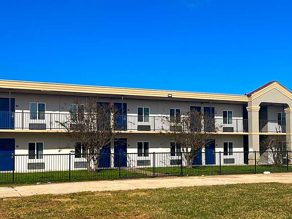 Studio 6 Lake Jackson, TX