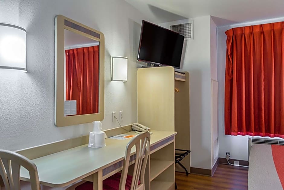 Motel 6-Redmond, OR