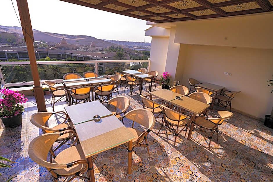 DouDou Pyramids View Hotel