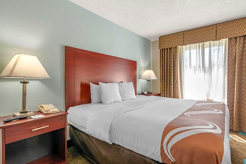 Quality Suites Kansas City International Airport – Kansas City, MO