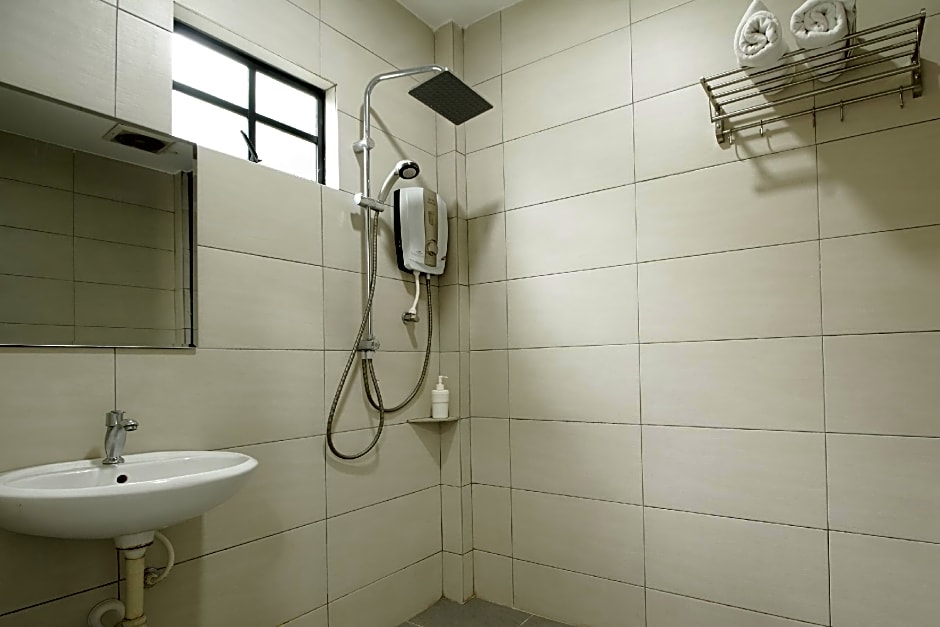 M S Hotel, Tengku Kelana KTM Klang