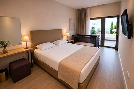 Ground Floor Suite