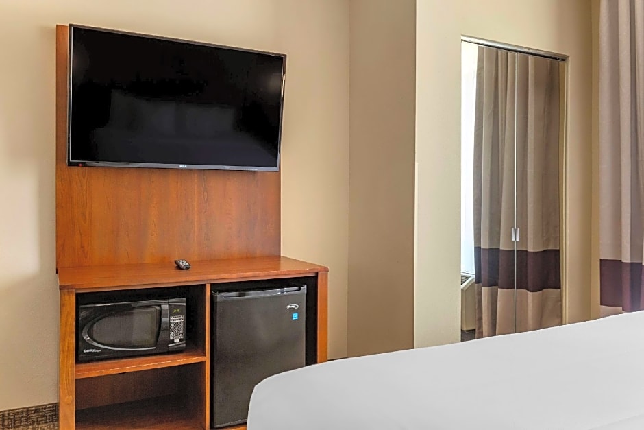 Comfort Suites Clayton - Garner