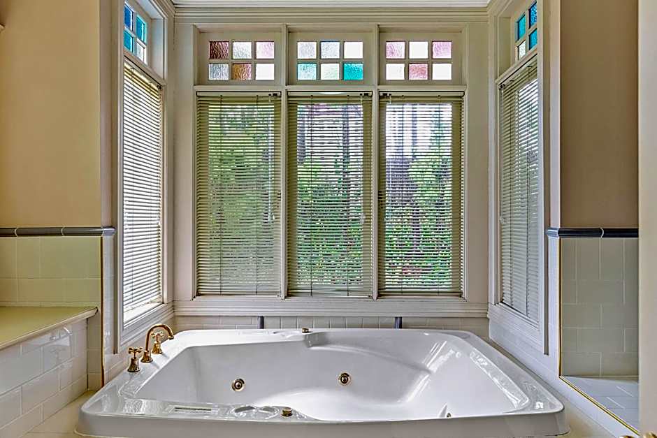 Bethany Manor Bed & Breakfast