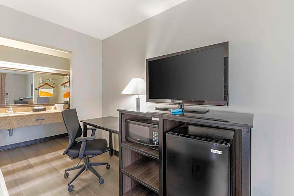 Quality Inn & Suites Santee I-95