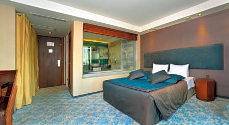 Executive Double Room with Bath and Balcony