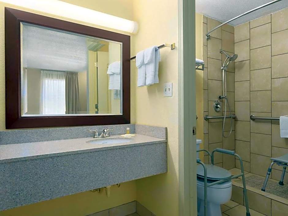 Days Inn by Wyndham Brunswick/St. Simons Area