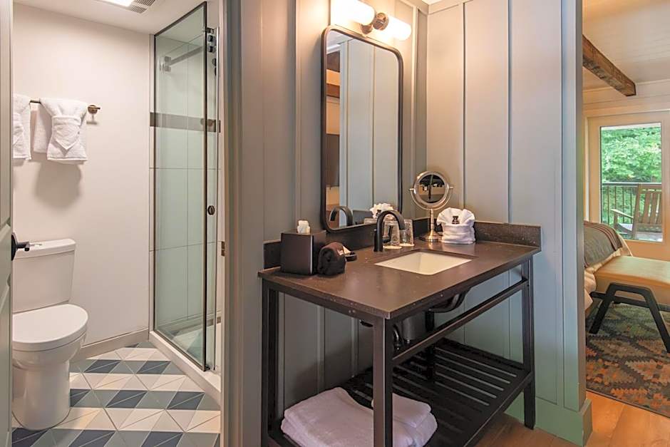 Historic Rocky Waters Inn, A Small Luxury Hotel