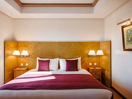 Deluxe King Suite