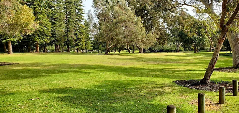 Serenity And Comfort In Subiaco 1 Bedroom Unit