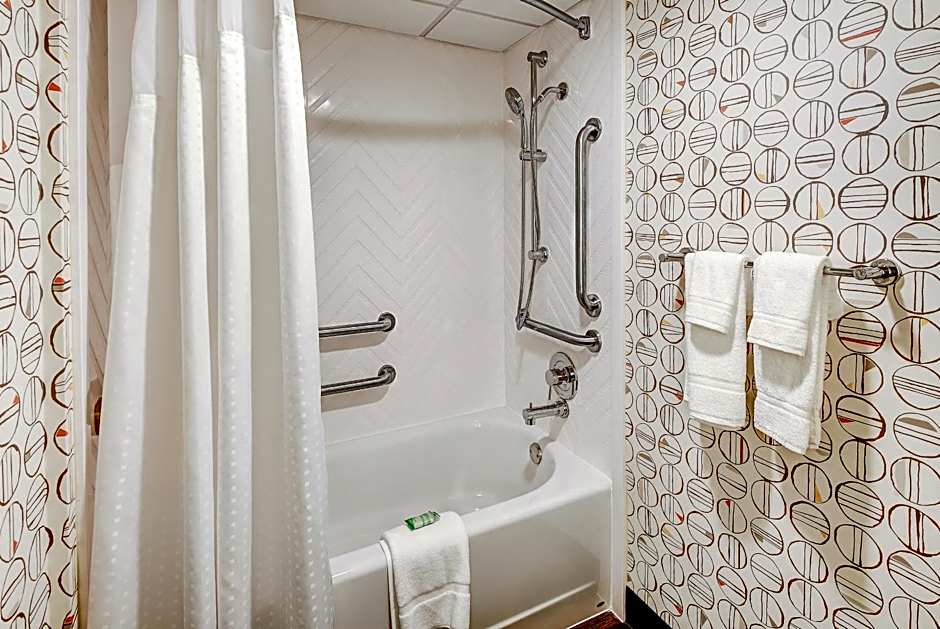 Holiday Inn East Windsor - Cranbury Area by IHG