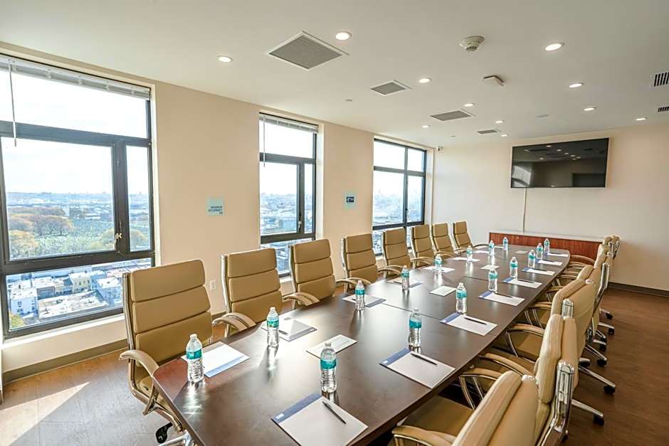 Holiday Inn Express Long Island City E New York By IHG
