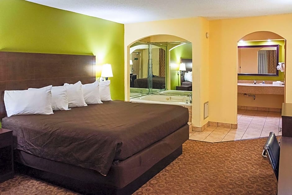 Rodeway Inn & Suites North Clarksville