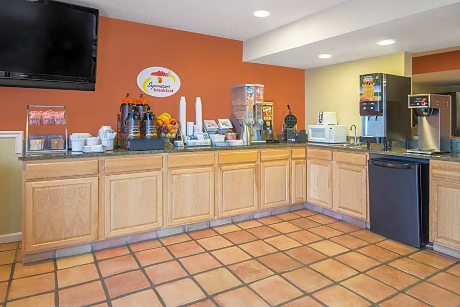 Super 8 by Wyndham Portales