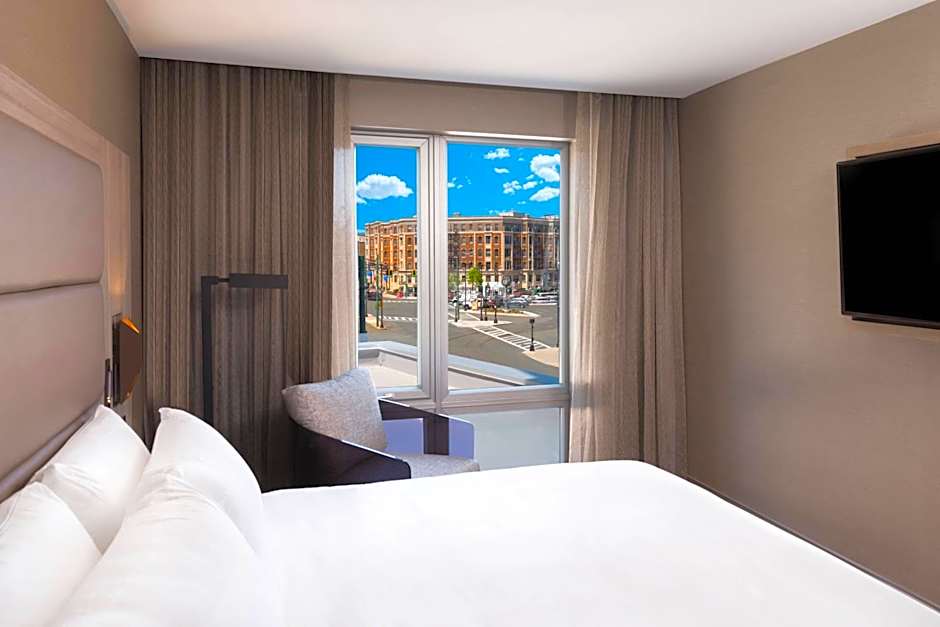AC Hotel by Marriott Boston Cleveland Circle