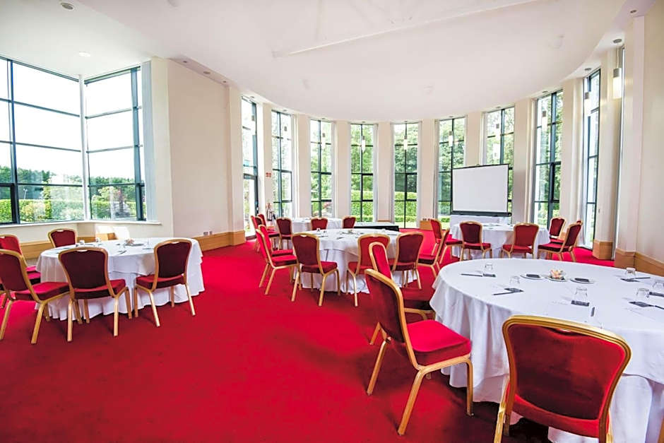 La Mon Hotel & Country Club