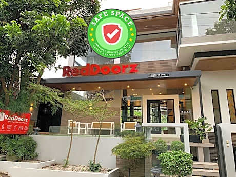 RedDoorz at Anton's Loft Designer Resort Pansol Calamba Laguna