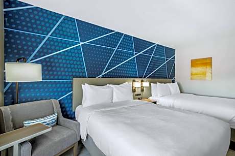 Queen Room with Two Queen Beds - Non-Smoking