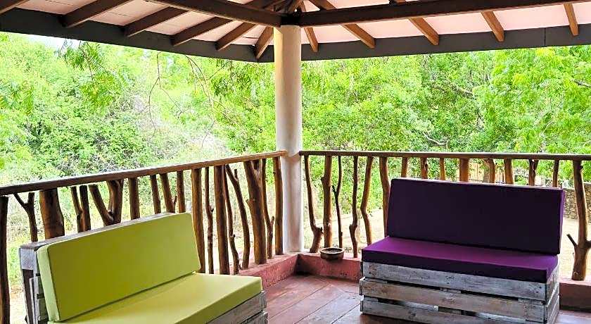 Funky Leopard Safari Lodge Bordering Yala National Park