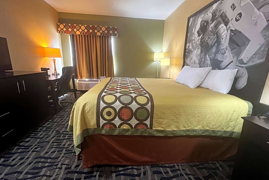 Super 8 by Wyndham Pasadena