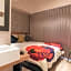 FFFFFF Hotel