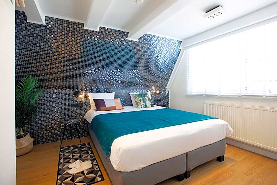 Quentin Golden Bear Hotel