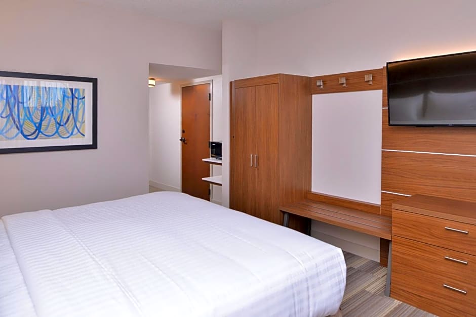 Holiday Inn Express Hotel & Suites Indianapolis Dtn-Conv Ctr, an IHG Hotel