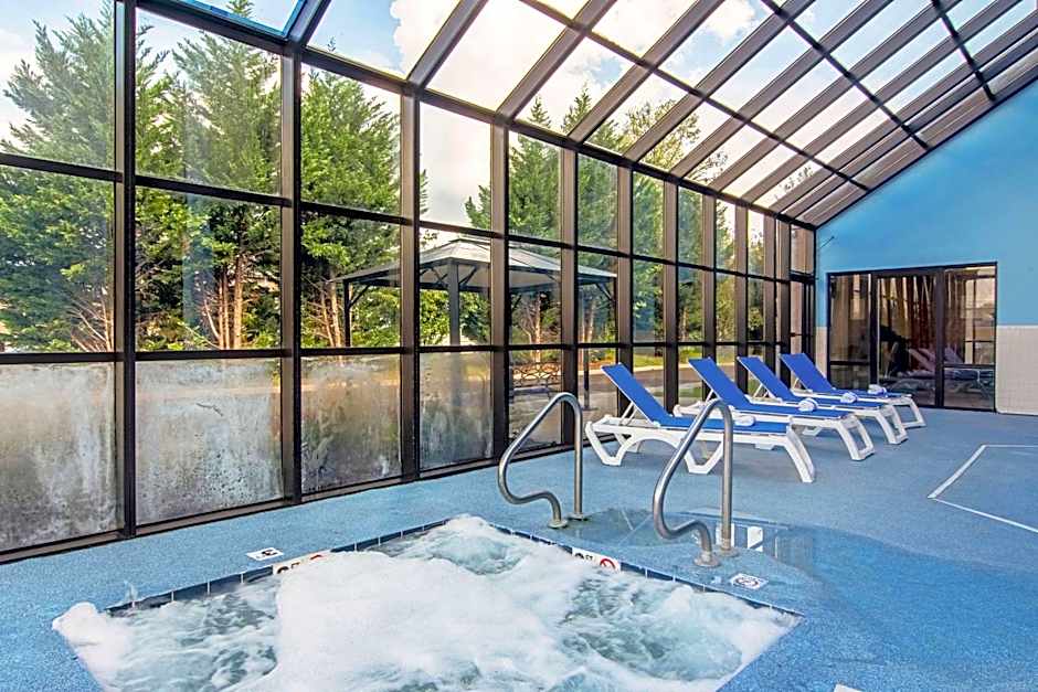 Comfort Suites Knoxville Airport
