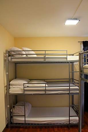 Single Bed in Mixed Dormitory Room