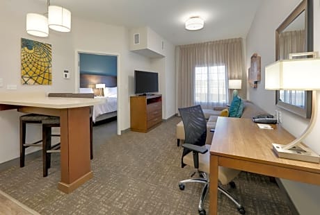 Queen Studio Suite with Two Queen Beds - Mobility Access Roll in Shower/Non-Smoking