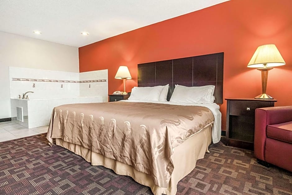 Quality Inn & Suites Lawrenceburg