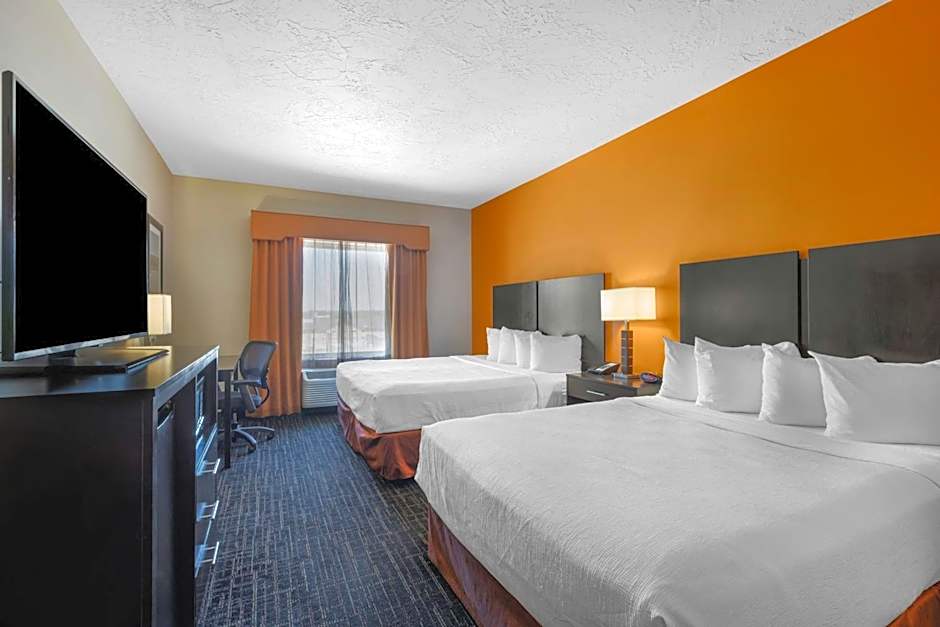 Photo 1 of 4 of 1 King Bed and 1 Queen Bed Suite
