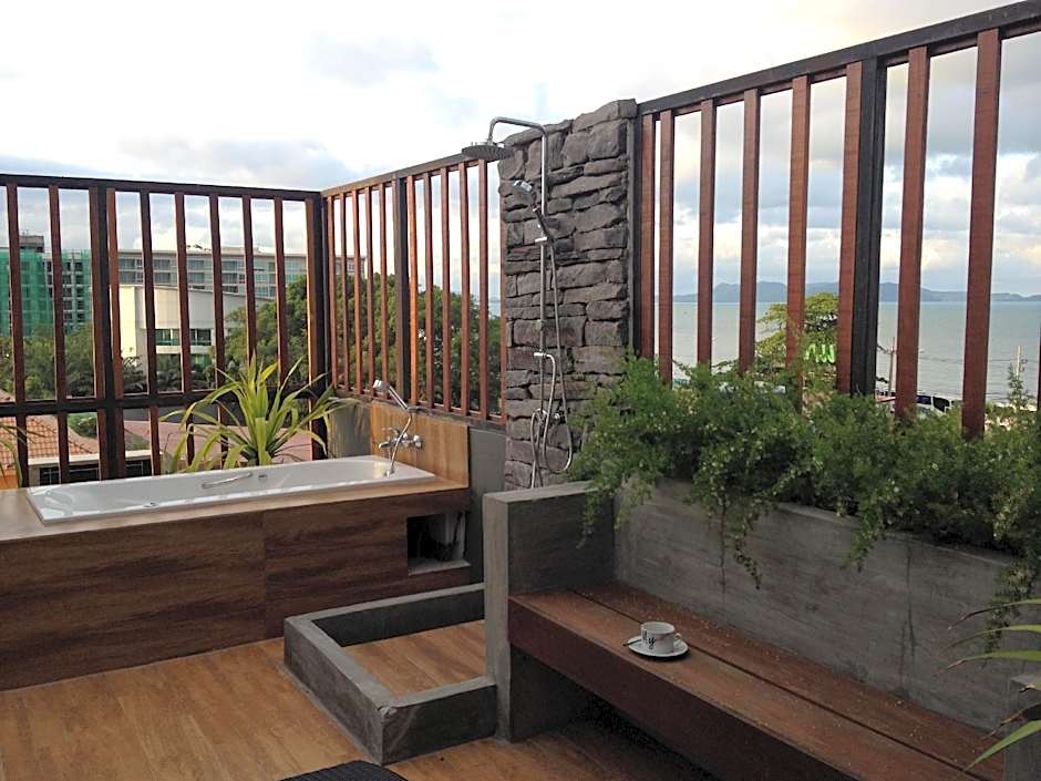 5ive Beach House Hotel