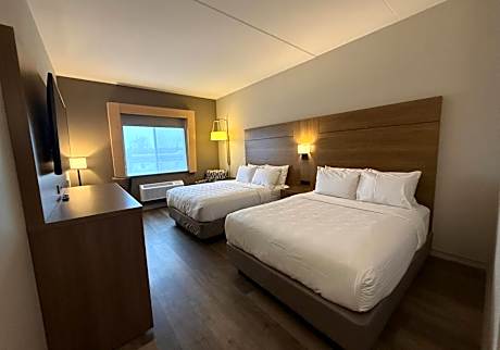 2 Queen Beds, Non-Smoking, Nature View, Chair With Ottoman, Microwave And Mini-Refrigerator, Full Breakfast