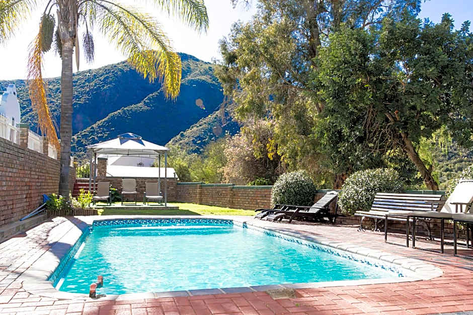 Old Mill Lodge, Seasonal Working Ostrich Farm & Restaurant, Oudtshoorn