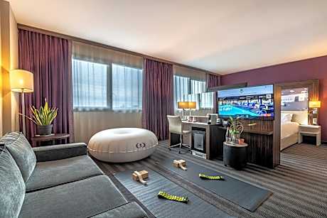 1 King Bed Suite Non Smoking