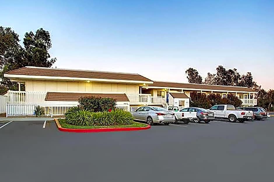 Super 8 by Wyndham Livermore