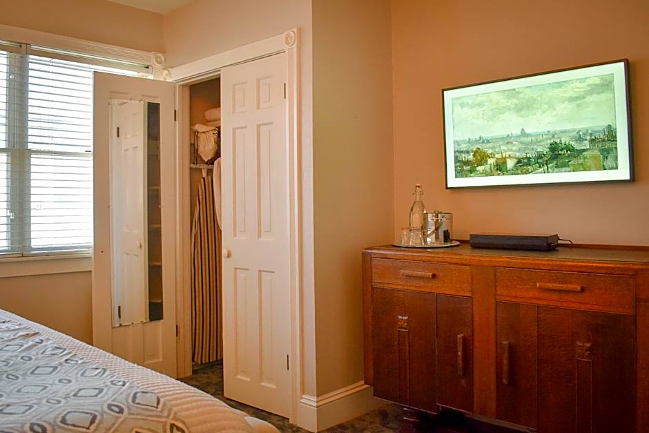 McCall House Boutique Hotel