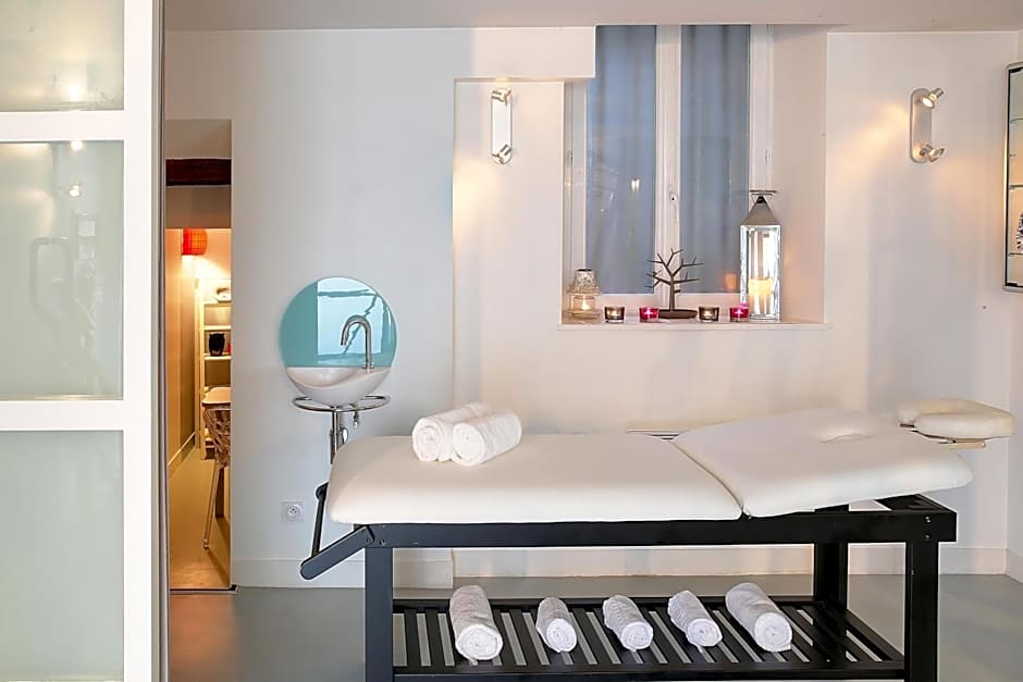 Logis Hôtel Restaurant Le Dauphin et Le Spa du Prieuré