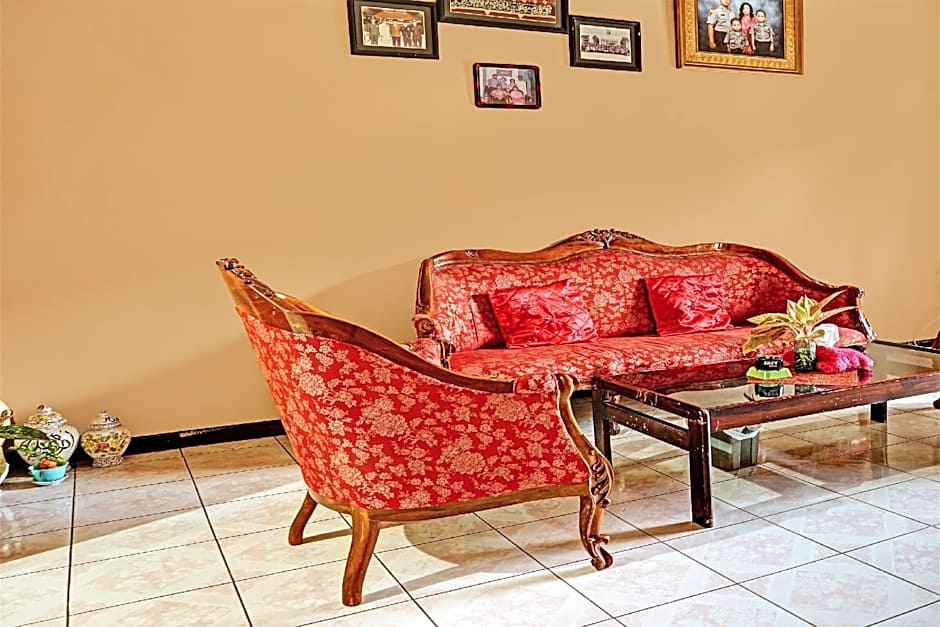 SPOT ON 92450 Homestay Simpang Panji Suroso Syariah