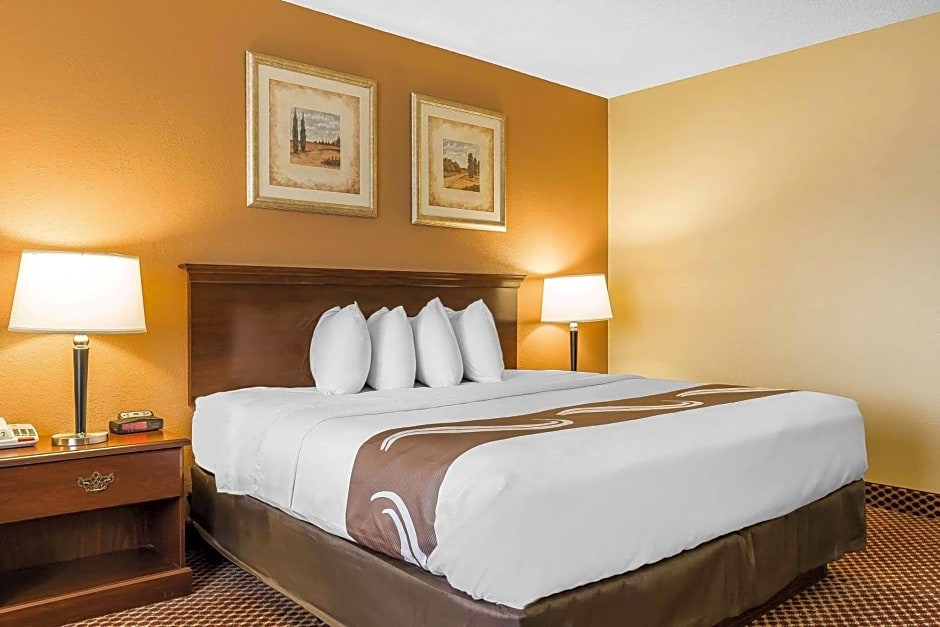 Quality Inn & Suites Bloomington University Area
