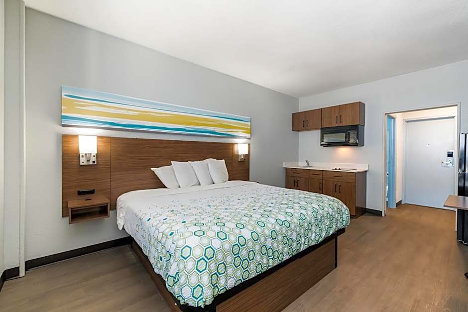 HomeTowne Studios Newport News - Hampton West