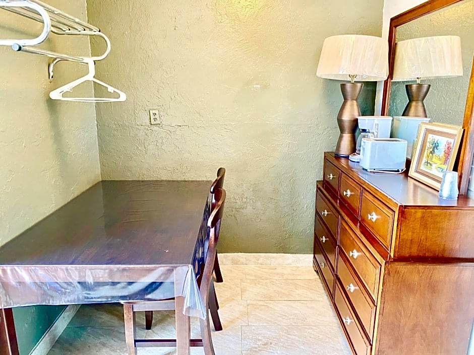 Glades Motel - Naples