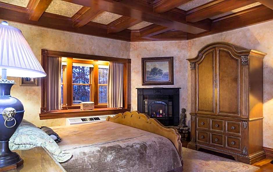 Landoll's Mohican Castle