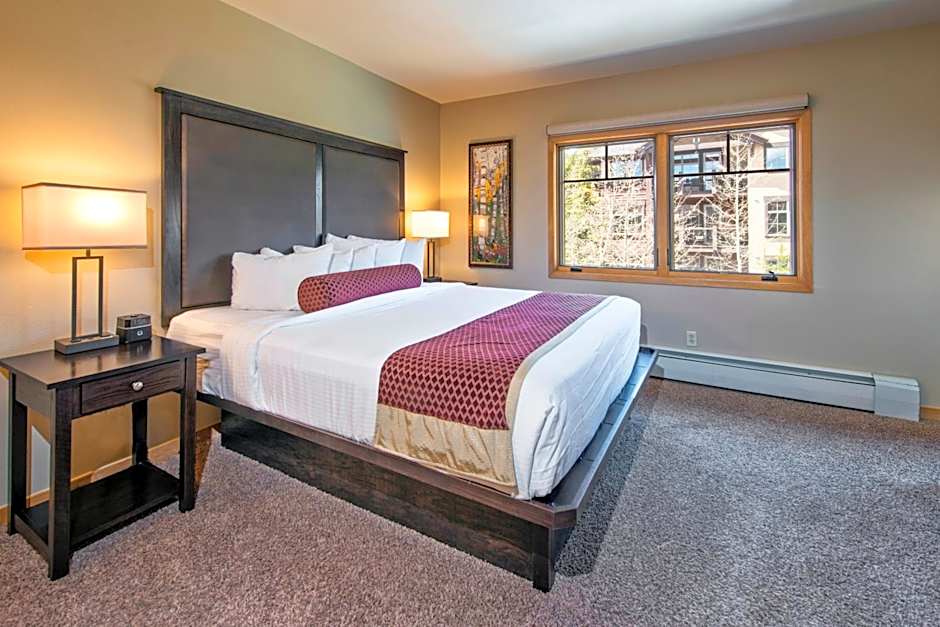 Grand Timber Lodge